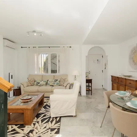Beautiful Townhouse Walking Distance To The In Costabella, Дом отдыха Марбелья