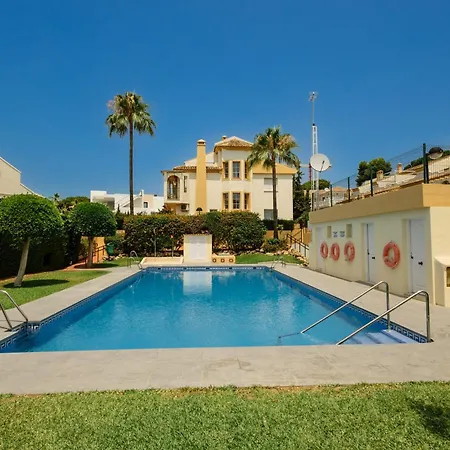 Beautiful Townhouse Walking Distance To The In Costabella, Holiday home *