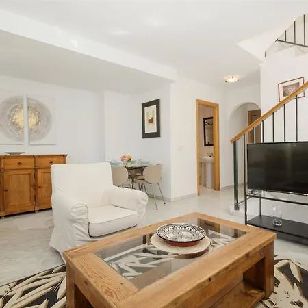 Beautiful Townhouse Walking Distance To The In Costabella, * Marbella